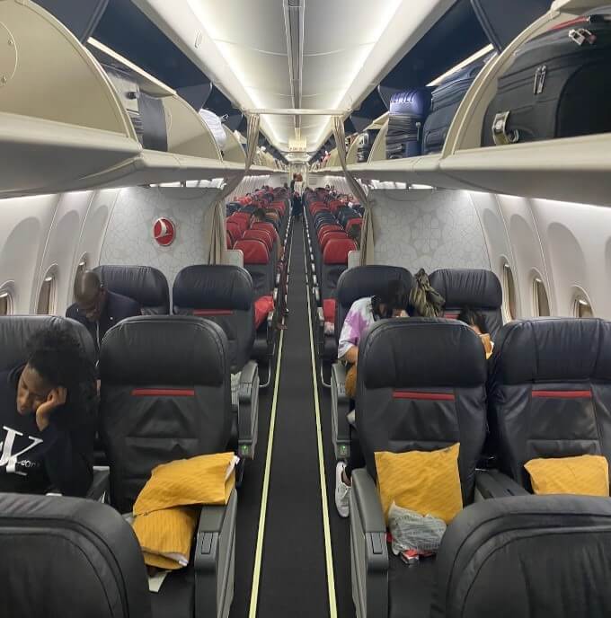 Interior aeronava Turkish Airlines spre Antalya – zbor charter cu plecare din Bucuresti, parte din oferte last minute Mr. Peter